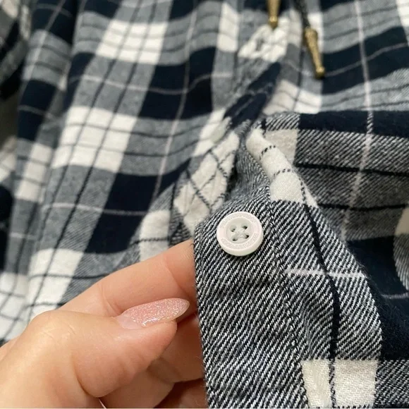 Trendy plaid flannel shirt w cabin cottage core resort country vibe - Picture 12 of 14